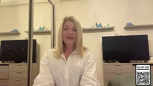 Snapshot of Blondie_xoxoxo chatting on May 15, 2026, 3:32 pm Blondie xoxoxo online show from May 15, 2026, 3:32 pm