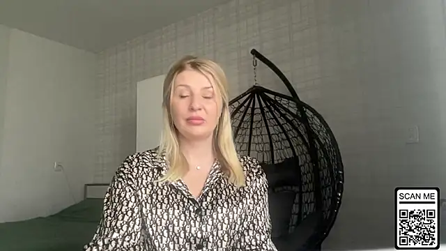 Snapshot of Blondie_xoxoxo chatting on April 23, 2026, 1:57 pm Blondie xoxoxo online show from April 23, 2026, 1:57 pm