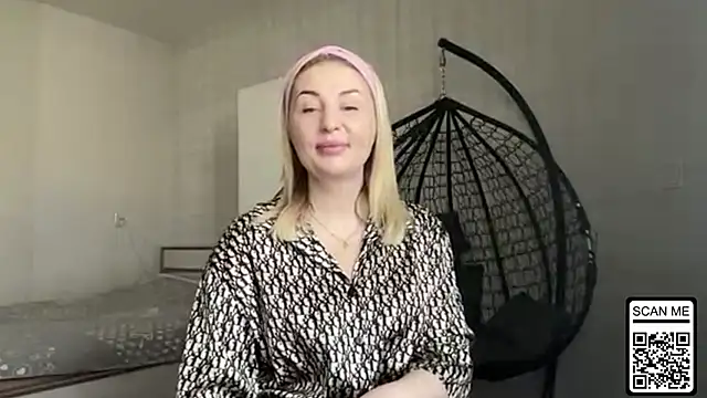 Snapshot of Blondie_xoxoxo chatting on May 5, 2026, 6:49 am Blondie xoxoxo online show from May 5, 2026, 6:49 am