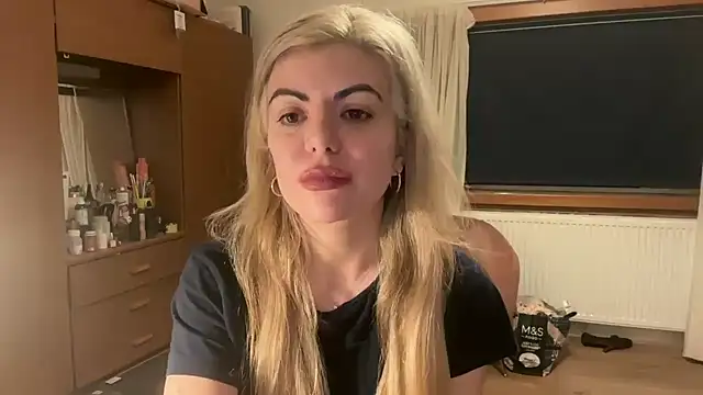 Snapshot of princess17 chatting on December 19, 2025, 3:10 am princess17 online show from December 19, 2025, 3:10 am