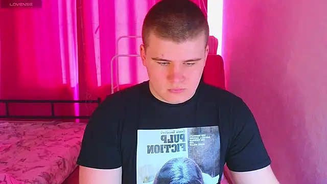 kittenmurr online show from April 4, 2026, 1:56 am