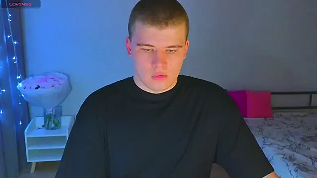 Snapshot of kittenmurr chatting on October 20, 2025, 12:17 pm kittenmurr online show from October 20, 2025, 12:17 pm