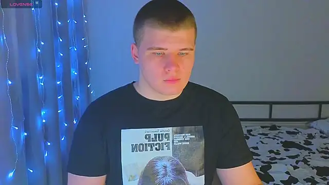 kittenmurr online show from November 22, 2025, 1:04 am