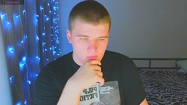 kittenmurr online show from December 15, 2025, 10:59 pm