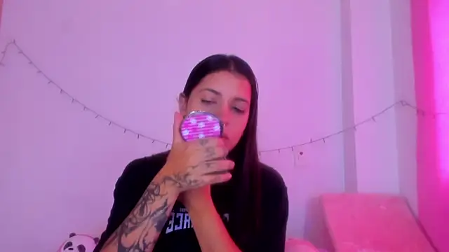 Snapshot of Abby_roussee chatting on November 7, 2025, 1:37 pm Abby roussee online show from November 7, 2025, 1:37 pm