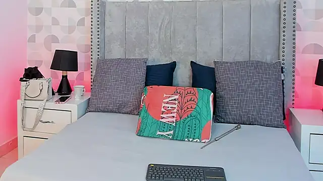 natasha moreno online show from September 13, 2025, 12:27 pm