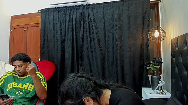 Snapshot of violet_and_myers chatting on November 27, 2025, 11:32 am violet and myers online show from November 27, 2025, 11:32 am