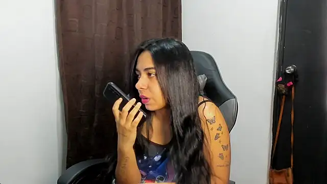 Snapshot of violet_and_myers chatting on December 4, 2025, 2:05 pm violet and myers online show from December 4, 2025, 2:05 pm