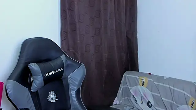 Snapshot of violet_and_myers chatting on December 15, 2025, 1:28 pm violet and myers online show from December 15, 2025, 1:28 pm