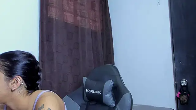 Snapshot of violet_and_myers chatting on December 16, 2025, 1:15 pm violet and myers online show from December 16, 2025, 1:15 pm