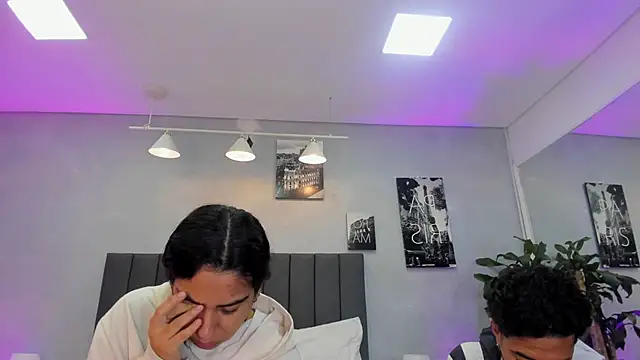 Snapshot of violet_and_myers chatting on November 19, 2025, 11:32 am violet and myers online show from November 19, 2025, 11:32 am