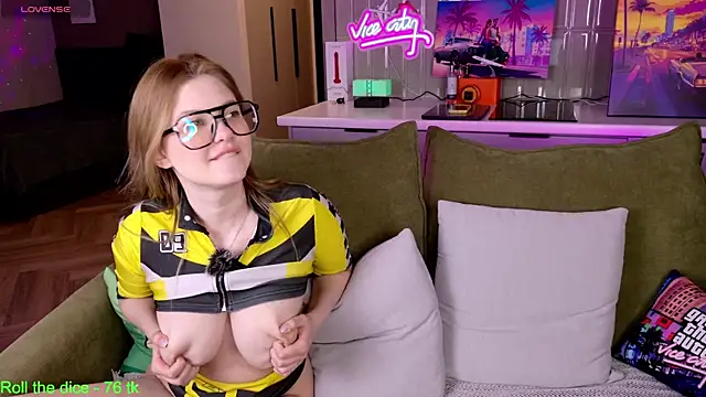 Snapshot of shes_rebel chatting on April 24, 2026, 8:00 pm shes rebel online show from April 24, 2026, 8:00 pm