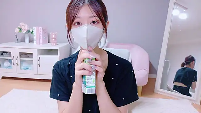 Yuna-ch online show from September 9, 2025, 8:13 am