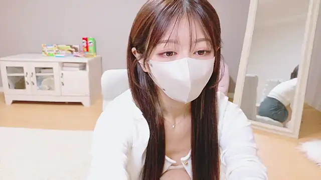 Yuna-ch online show from October 29, 2025, 1:43 pm