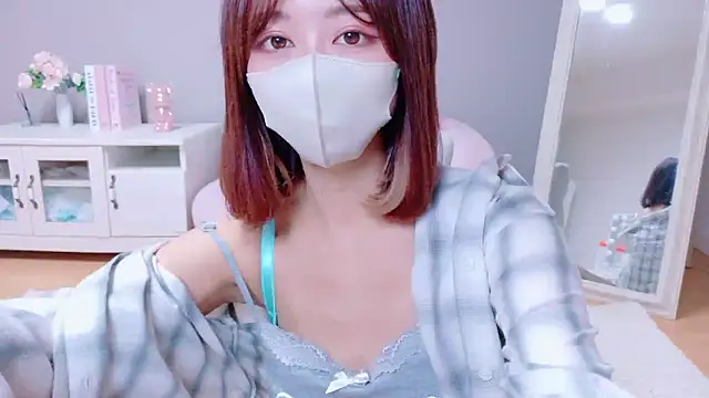 Yuna-ch online show from September 8, 2025, 3:22 pm