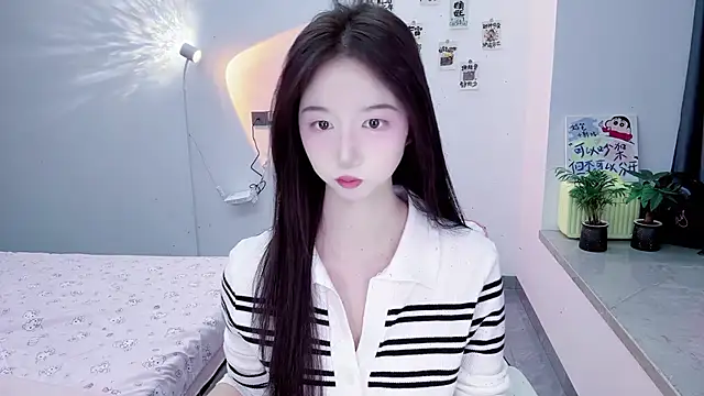 Snapshot of suger-TT chatting on October 10, 2025, 1:23 pm suger-TT online show from October 10, 2025, 1:23 pm