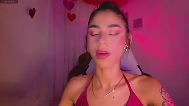 BrunetteAdams001 online show from February 13, 2026, 6:46 am