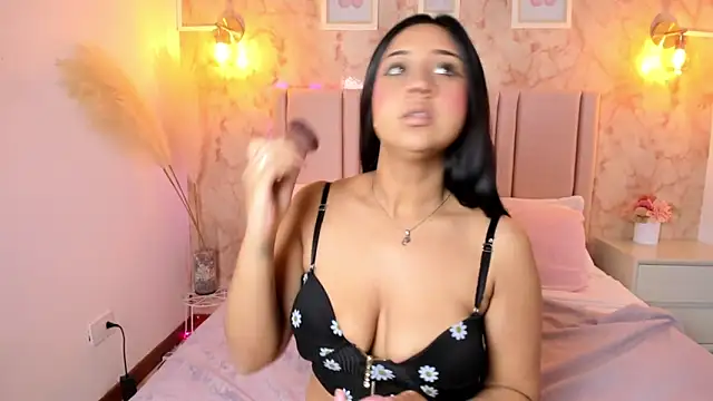 Snapshot of Isa_lux chatting on October 3, 2025, 4:03 am Isa lux online show from October 3, 2025, 4:03 am