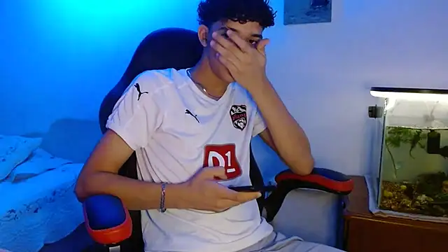 Snapshot of Xtremeplay_18 chatting on October 16, 2025, 7:55 pm Xtremeplay 18 online show from October 16, 2025, 7:55 pm