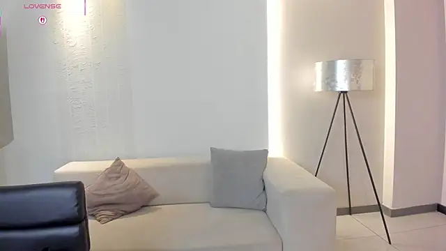 Snapshot of VeronicaBlue chatting on November 13, 2025, 9:35 am VeronicaBlue online show from November 13, 2025, 9:35 am