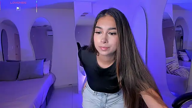 Snapshot of VeronicaBlue chatting on June 7, 2026, 9:47 am VeronicaBlue online show from June 7, 2026, 9:47 am