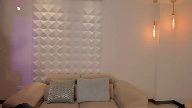 Snapshot of VeronicaBlue chatting on October 7, 2025, 12:17 pm VeronicaBlue online show from October 7, 2025, 12:17 pm