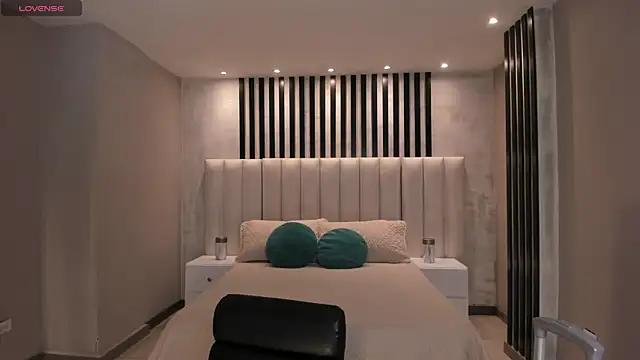 NataliaGaret online show from September 28, 2025, 11:23 pm