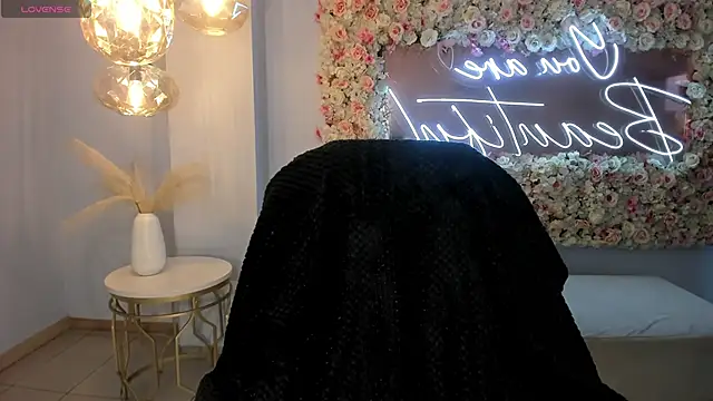 MilaColeman online show from December 15, 2025, 4:29 am