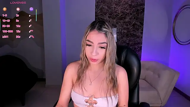 LizzCooper online show from November 11, 2025, 4:18 am