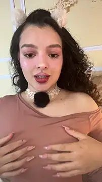 AriaHeavenss online show from November 22, 2025, 12:32 am