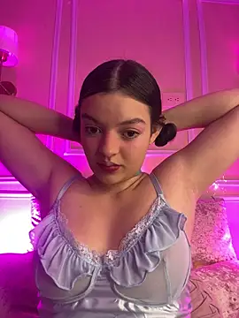 AriaHeavenss online show from December 14, 2025, 2:40 am