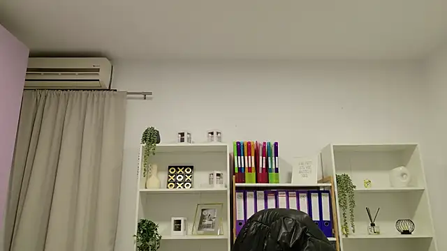 RubiHarper online show from November 23, 2025, 3:11 pm