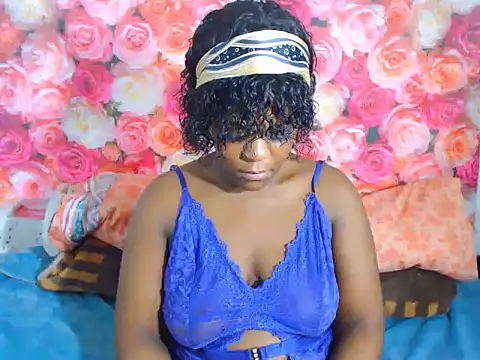 MiniMinaj online show from December 3, 2025, 1:50 am