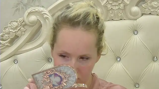 Snapshot of EllieFrosty_ chatting on October 26, 2025, 3:56 pm EllieFrosty online show from October 26, 2025, 3:56 pm