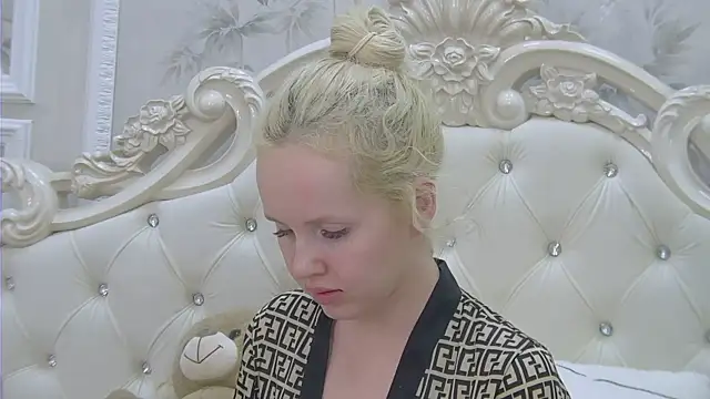 Snapshot of EllieFrosty_ chatting on November 13, 2025, 12:47 am EllieFrosty online show from November 13, 2025, 12:47 am