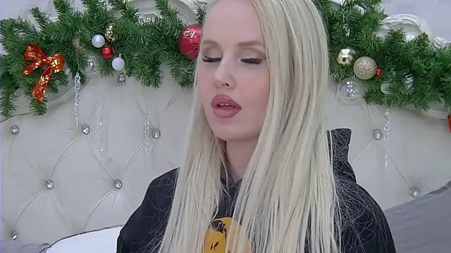 Snapshot of EllieFrosty_ chatting on December 15, 2025, 2:23 pm EllieFrosty online show from December 15, 2025, 2:23 pm