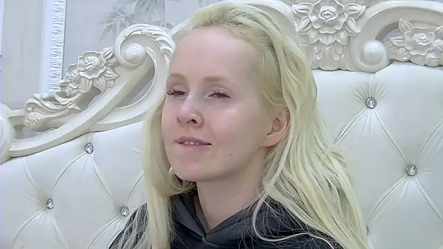 Snapshot of EllieFrosty_ chatting on November 7, 2025, 11:08 pm EllieFrosty online show from November 7, 2025, 11:08 pm