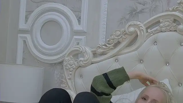 EllieFrosty  online show from February 8, 2026, 7:22 pm