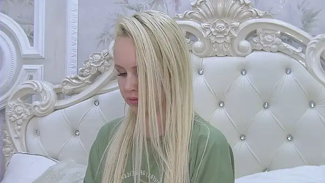 Snapshot of EllieFrosty_ chatting on November 30, 2025, 3:24 pm EllieFrosty online show from November 30, 2025, 3:24 pm