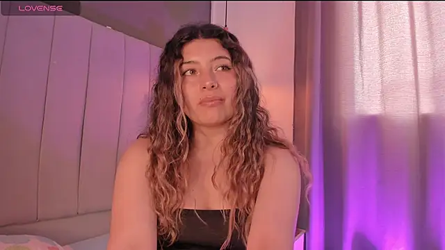 valeria rouse28 online show from December 3, 2025, 8:08 pm