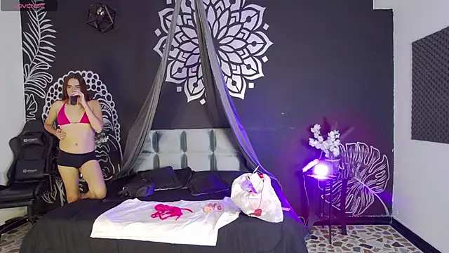 Maylu Fox online show from November 12, 2025, 12:31 pm