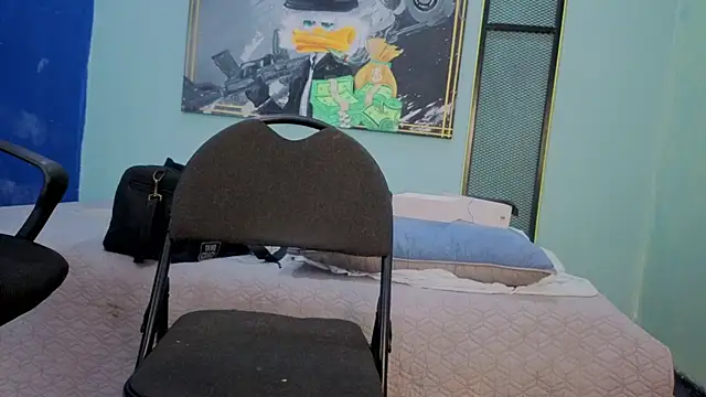 Snapshot of DylanGuss chatting on November 27, 2025, 12:05 pm DylanGuss online show from November 27, 2025, 12:05 pm