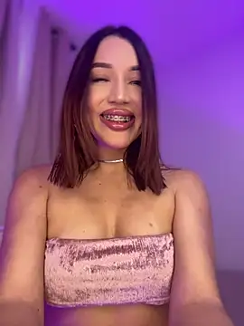 Snapshot of Bella-taylorr chatting on May 4, 2026, 11:13 am Bella-taylorr online show from May 4, 2026, 11:13 am