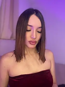 Snapshot of Bella-taylorr chatting on May 14, 2026, 11:40 am Bella-taylorr online show from May 14, 2026, 11:40 am