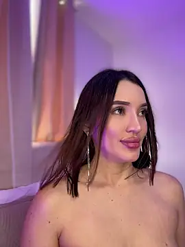 Snapshot of Bella-taylorr chatting on May 11, 2026, 4:04 pm Bella-taylorr online show from May 11, 2026, 4:04 pm
