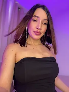 Snapshot of Bella-taylorr chatting on May 11, 2026, 11:44 am Bella-taylorr online show from May 11, 2026, 11:44 am