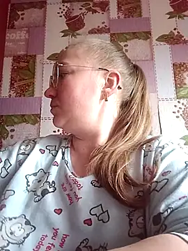 Kiss Eva online show from April 27, 2026, 4:05 pm