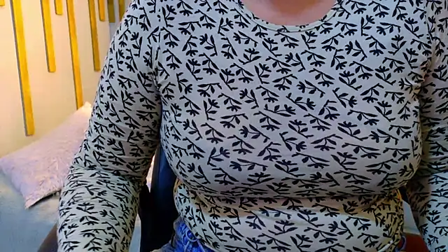 Snapshot of Angel_saez chatting on December 5, 2025, 10:47 am Angel saez online show from December 5, 2025, 10:47 am