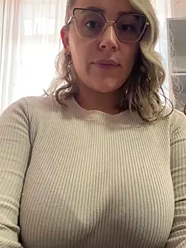 CurvyLust x online show from December 16, 2025, 1:37 pm