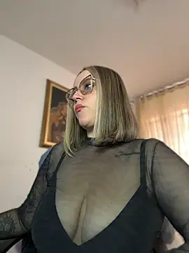Snapshot of CurvyLust_x chatting on July 1, 2026, 1:22 pm CurvyLust x online show from July 1, 2026, 1:22 pm